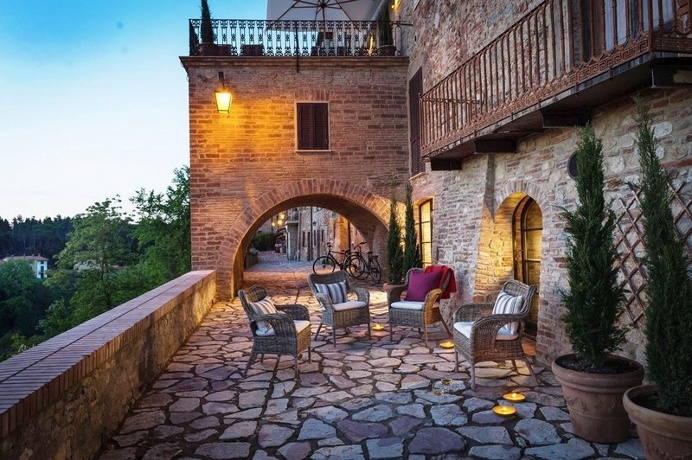 Mazzini House – 21st Century Comforts and Old World Charm