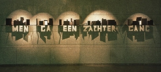 Men_ga_een_zachter_gang.jpg (JPEG Image, 800 × 362 pixels) #shadows #design #installation