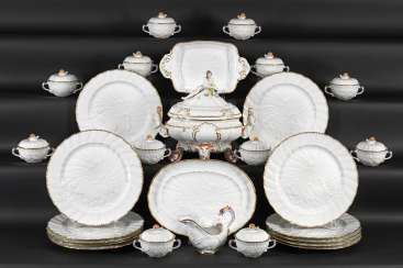Dining service with a #Sets #Teasets #Porcelainsets #Antiqueplates #Plates #Wallplates #Figures #Porcelainfigurines #porcelain