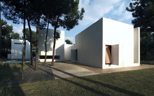 Architecture Photography: House in Tróia / Jorge Mealha - House in Tróia / Jorge Mealha (91090) – ArchDaily #white #house #in #troia #mealha #architecture #minimal #jorge