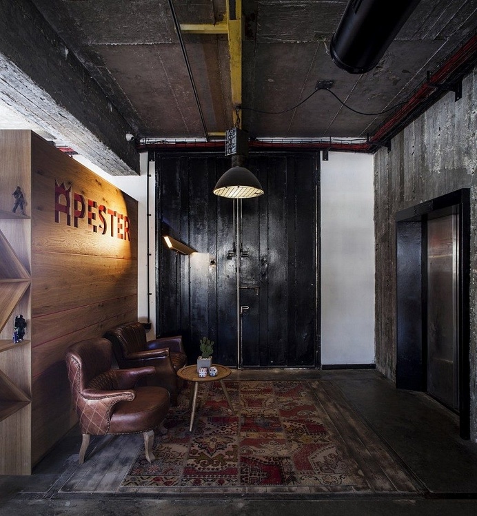Unconventional Office Space by Roy David Studio