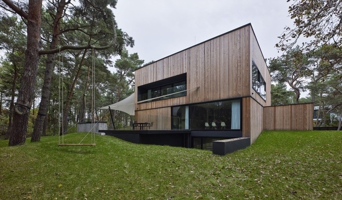 Very Compact and Tight Monolithic Shell House by Ultra Architects #architecture