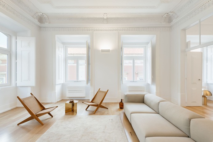 Largo do Carmo Apartment by Aurora Arquitectos