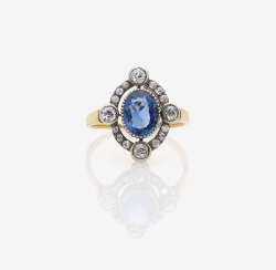 RING WITH SAPPHIRE AND OLD EUROPEAN CUT DIAMONDS