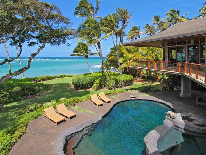 Oceanfront Residence in Hawaii Displaying A Creative Design Approach #oceanfront #home #building #architecture #residence #luxury