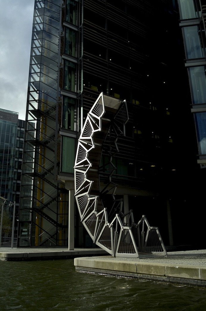 Heatherwick Studio: Rolling Bridge | Sgustok Design