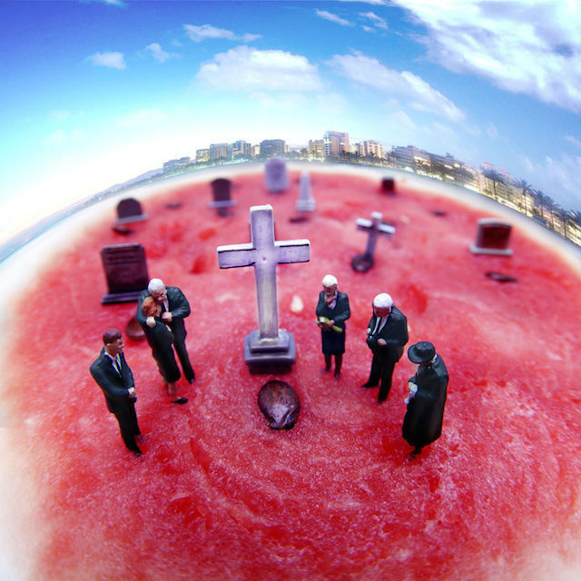 Miniature Worlds With Food – Fubiz™ #scale #world #food #photography #melon #miniature