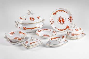 Meissen - 7 parts of a dinner service. #Sets #Teasets #Porcelainsets #Antiqueplates #Plates #Wallplates #Figures #Porcelainfigurines #porcelain