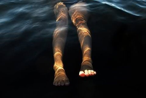 THE DAY AFTER YOU DIE #sun #water #legs #toes #underwater
