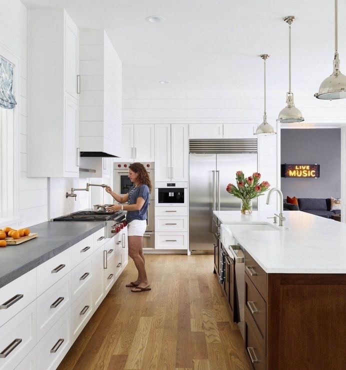 Lakemoore Residence: Updating a Traditional Farmhouse Frame in Austin, Texas 2