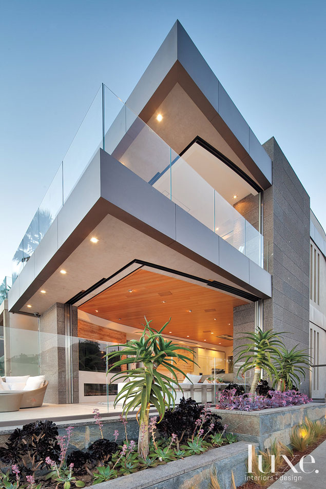 A Small La Jolla Corner Lot's Transformation