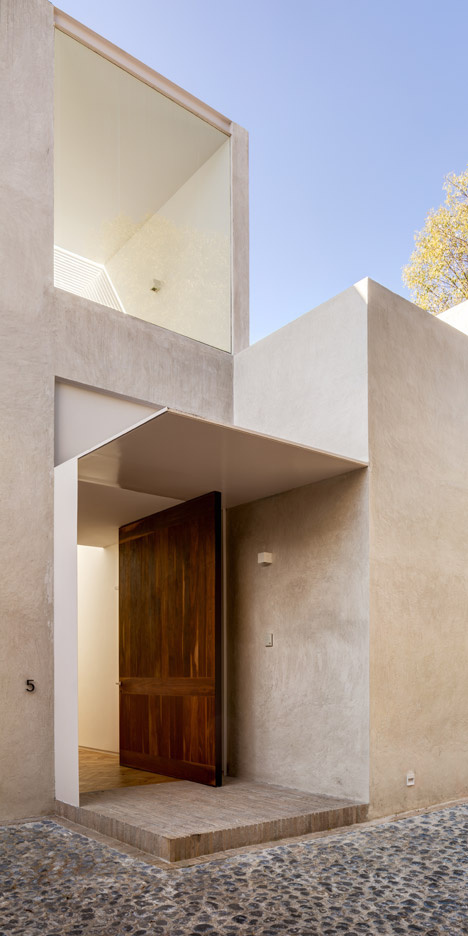 DCPP Arquitectos fits Mexico City house around a courtyard