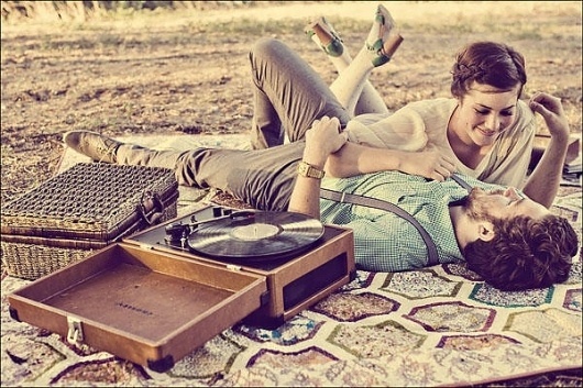 record-player.jpg 600×400 pixels #couple #woman #player #record #vintage #man