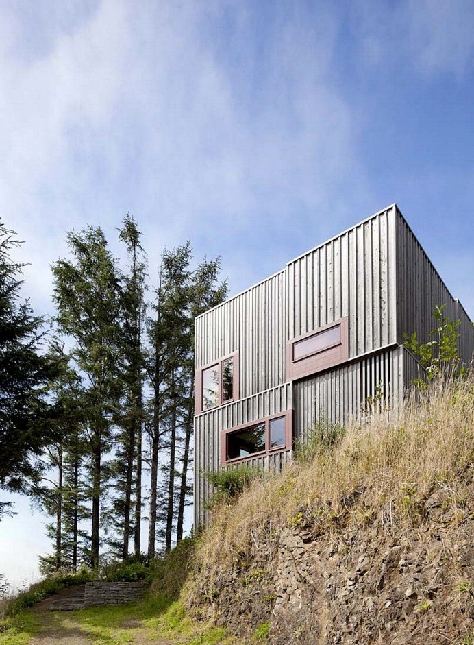 Neskowin Beach House Designed Like a Box of Cedar, Hemlock and Stone 2
