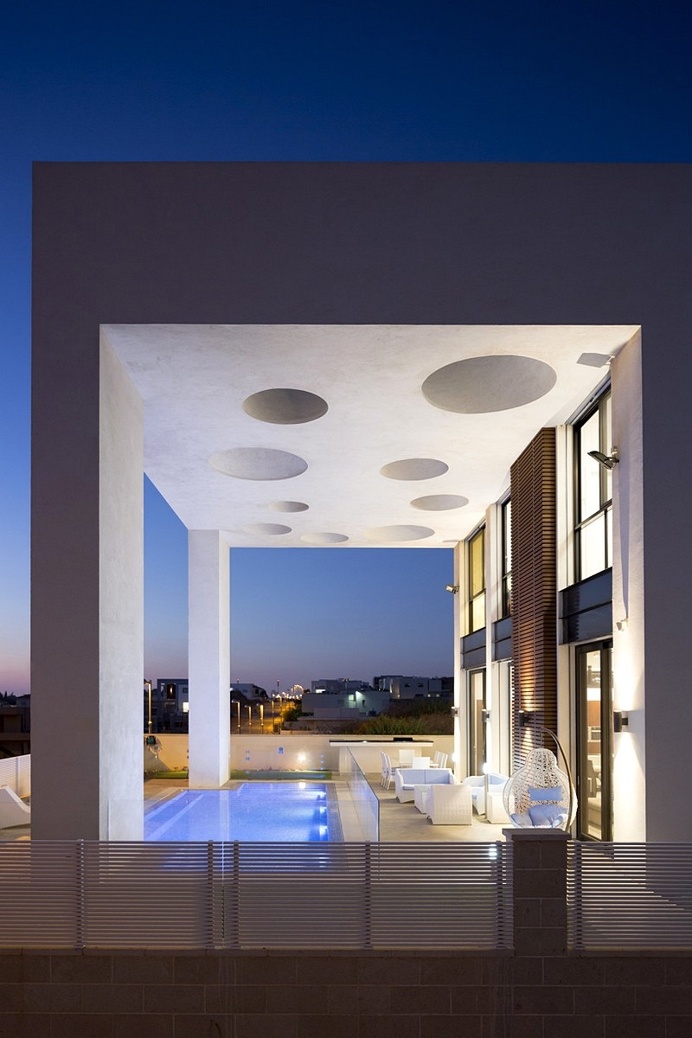 Eirus House by Dan and Hila Israelevitz Architects