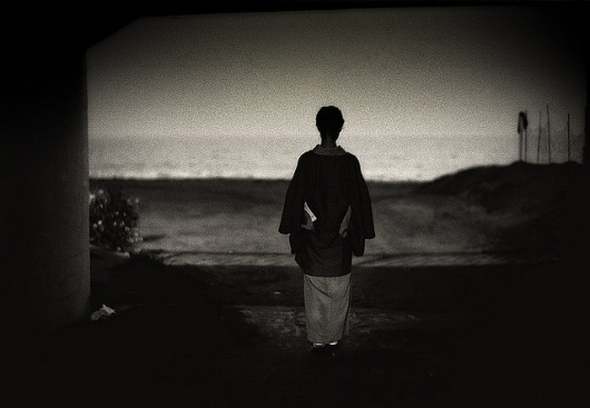LIMBO : 8 | Flickr - Photo Sharing! #limbo #50mm #noctilux #kamakura #toshihiro #marie #kimono #super #dusk #f1 #yasunaga #1600 #oshima #leica #sea #silhouette #presto #fujifilm