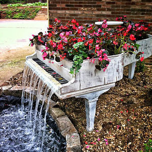 Old Piano Into Outdoor Fountain #interior #design #decor #deco #decoration