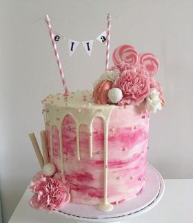 Melting icing cake