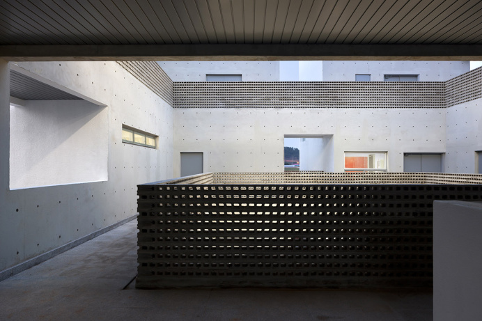 Korean Community Center minimal white architecture house building modern architect rextangle square korea