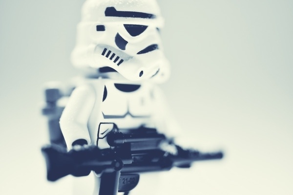 04eff97c540c746df9671ff649919975.jpg (600×399) #trooper #starwars #photography #toy