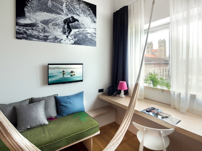 1970 Industrial Building Transformed into a Hotel in Munich
