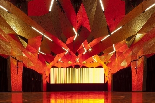 Architecture Photography: UTS Great Hall and Balcony Room / DRAW - UTS Great Hall and Balcony Room / DRAW (10) (201983) - ArchDaily #architecture #glow #red