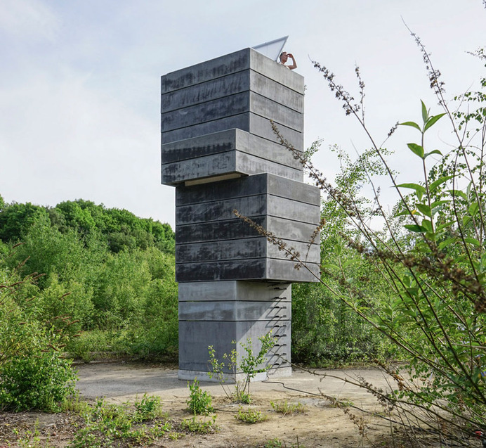 modulorbeat stacks concrete frames to create a one man sauna #sauna