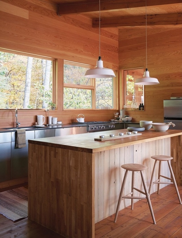 Off-the-Grid Cottage / Nature-Inspired Retreat in Haliburton Highlands
