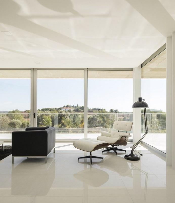Beautiful Portuguese House Balances Indoor and Outdoor Spaces 5