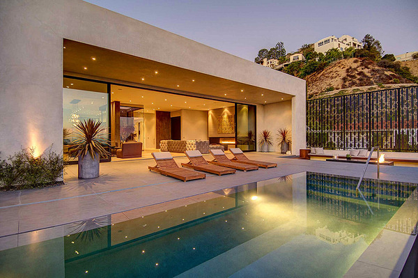 Exquisite Luxury home in Los Angeles by Meredith Baer #los #modern #home #architecture #angeles #luxury