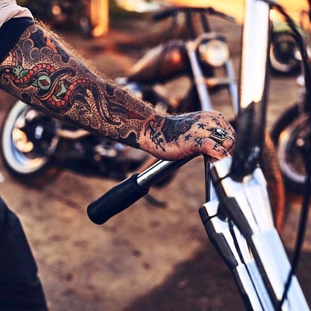 ⚡️Good-times Enthusiasts 📸@briancummingsstudio #GoodTimes #AlldayEveryday Bobber Chopper Harley Davidson Motorcycle Lifestyle Custom