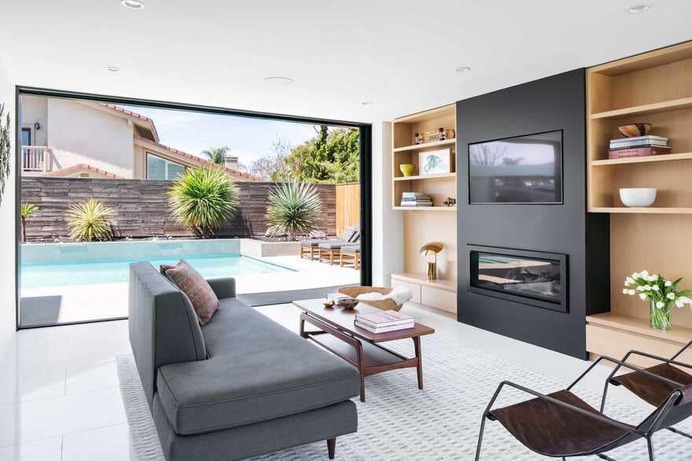 living room, Huntington Beach / Assembledge+