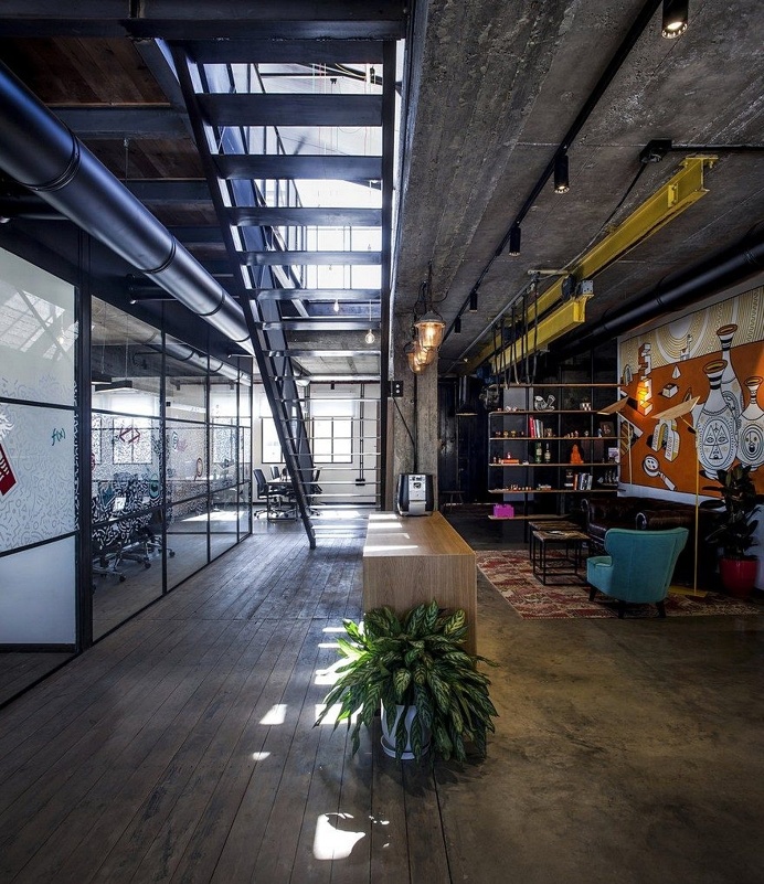 Unconventional Office Space by Roy David Studio 11