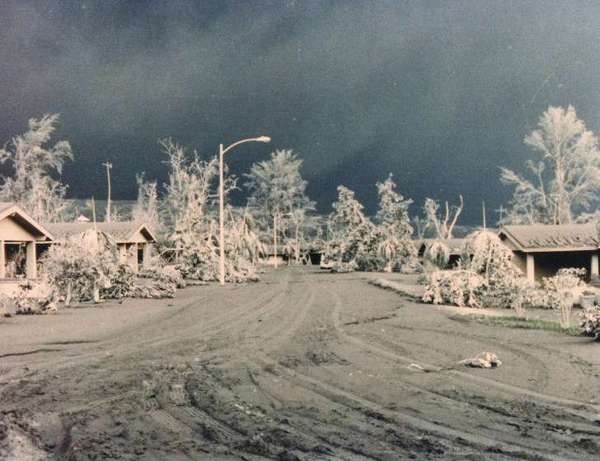 pinatubo8.jpg (728×560) #pinatubo #ash #volcano #1991