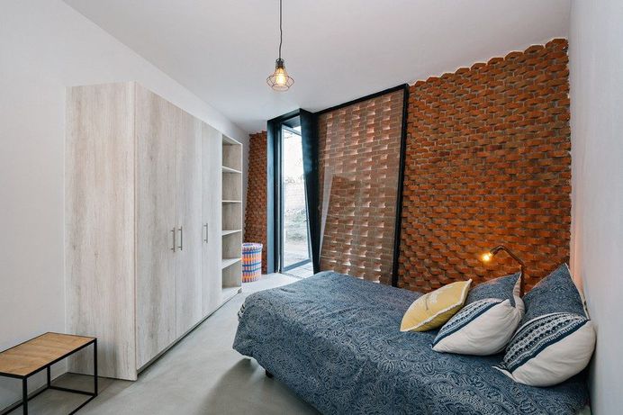 Red Brick House in Mexico with Bricks Arranged in an Artisanal Way 8