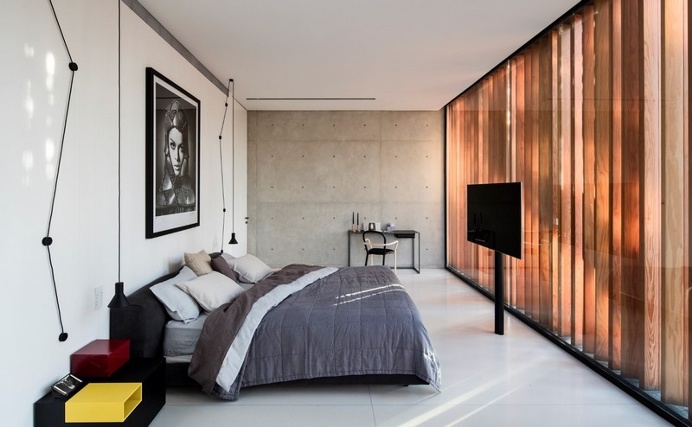 Modern Concrete Home With Spacious Interiors in Israel