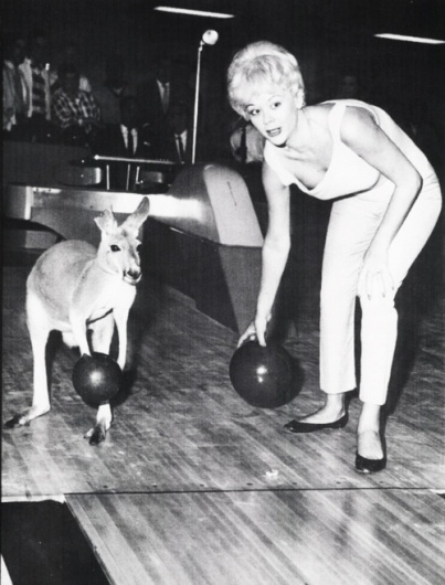 tumblr_lvckajfXni1qa70eyo1_500.jpg 500×657 pixels #photo #blackandwhite #bowling