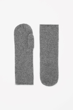 Cashmere mittens #cos