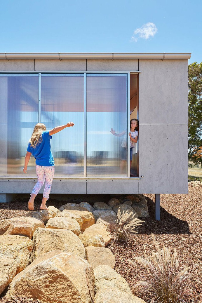 Paddock House by Archterra Enjoys an Idyllic Rural Location