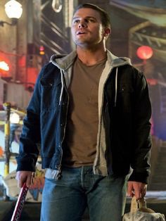 #HappyBirthday to #StephenAmell, he played very well in #TeenageMutant #NinjaTurtles2. Good Luck for your Future.