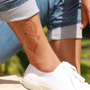 Fierce - henna design on ankle - Ready-To-Use Henna Tattoo Kit This temporary tattoo kits are an all-in-one experience for your next henna party. Every stencil in this box is going to be hit with all your friends!