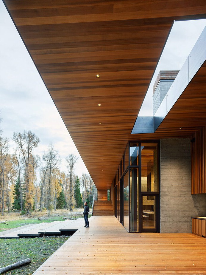 Riverbend House: A Modern Art Piece on the Banks of the Snake River