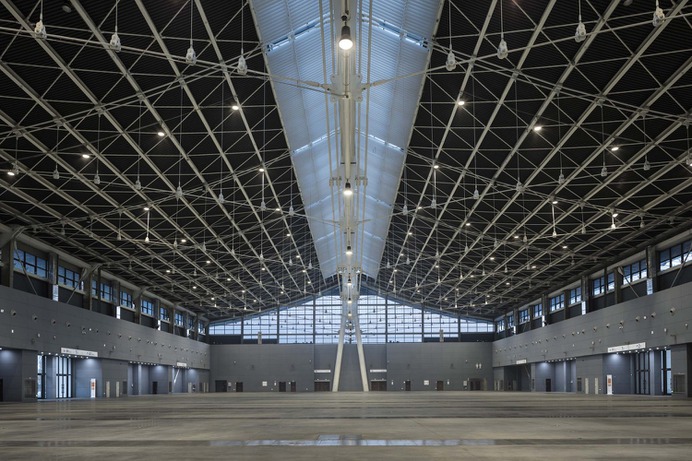 Shijiazhuang International Convention & Exhibition Center,interior of standard exhibition hall. Image © Li Yao