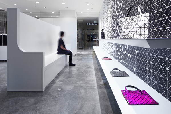 Interactive interior facade at Issey Miyake Shinjuku by Moment Design, Tokyo visual merchandising store design #tokio #miyake #issey #store