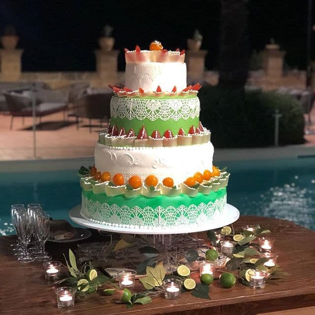 wedding cakes with name