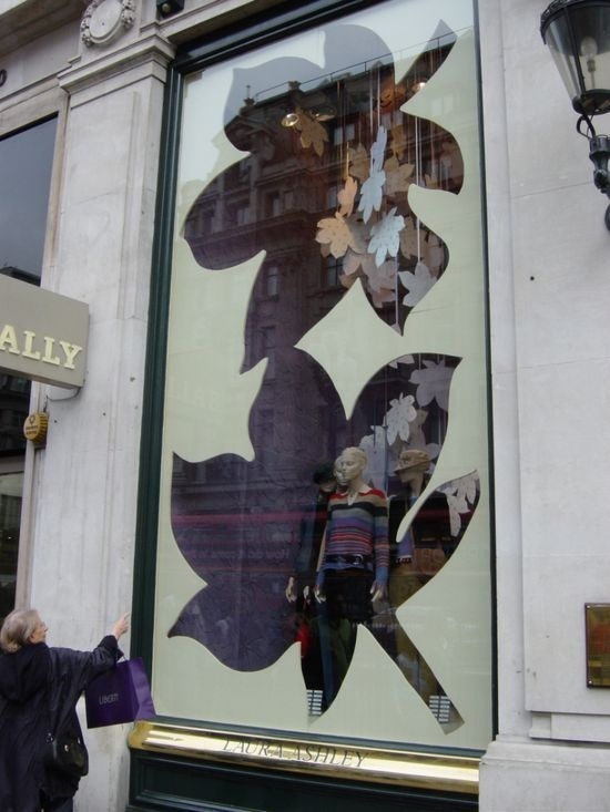 autumn leaves are falling, pinned by Ton van der Veer #window #vinyl
