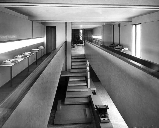 venezia_123.jpg 728×588 pixels #olivetti #venice #scarpa #architecture #carlo