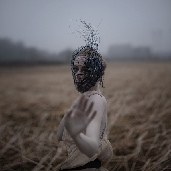f213da95efc29e3d76c1291df7b6b093 d5n1gzi.jpg (900×900) #photography #sureal #portrait