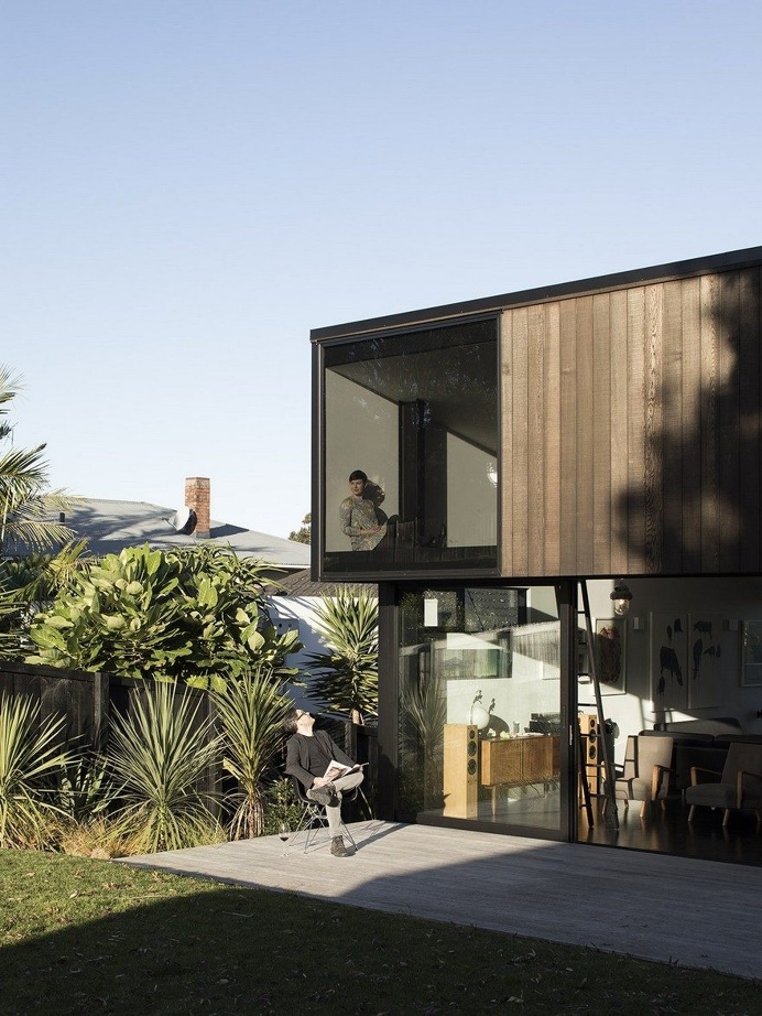 Modern Steel-Framed Home With Extensive Views Over Auckland 9