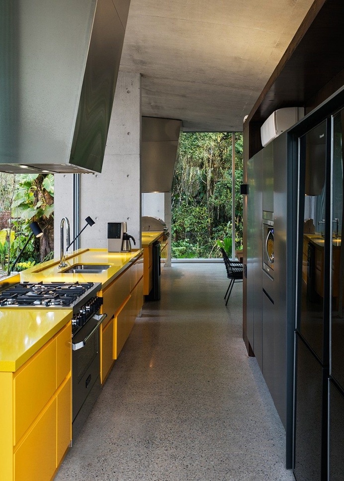 Itamambuca Beach House Surrounded by a Dense and Rich Rainforest Vegetation 8